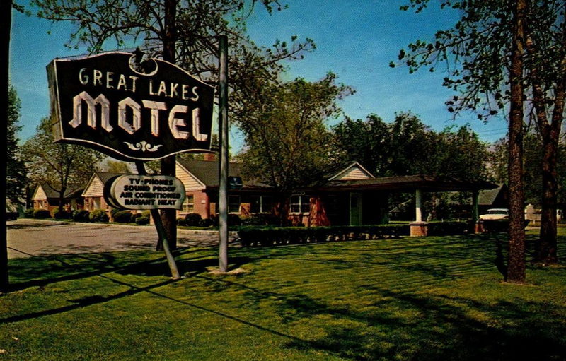 Great Lakes Motel - Vintage Postcard (newer photo)
